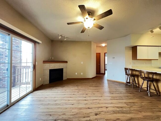 Building Photo - $1,195 | 2 Bedroom, 1 Bathroom Condo | No ...