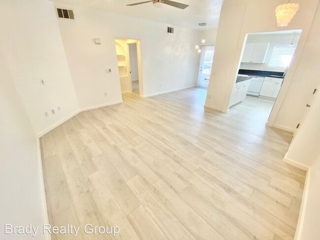 Building Photo - 2 br, 2 bath House - 10524 Pine Glen #102
