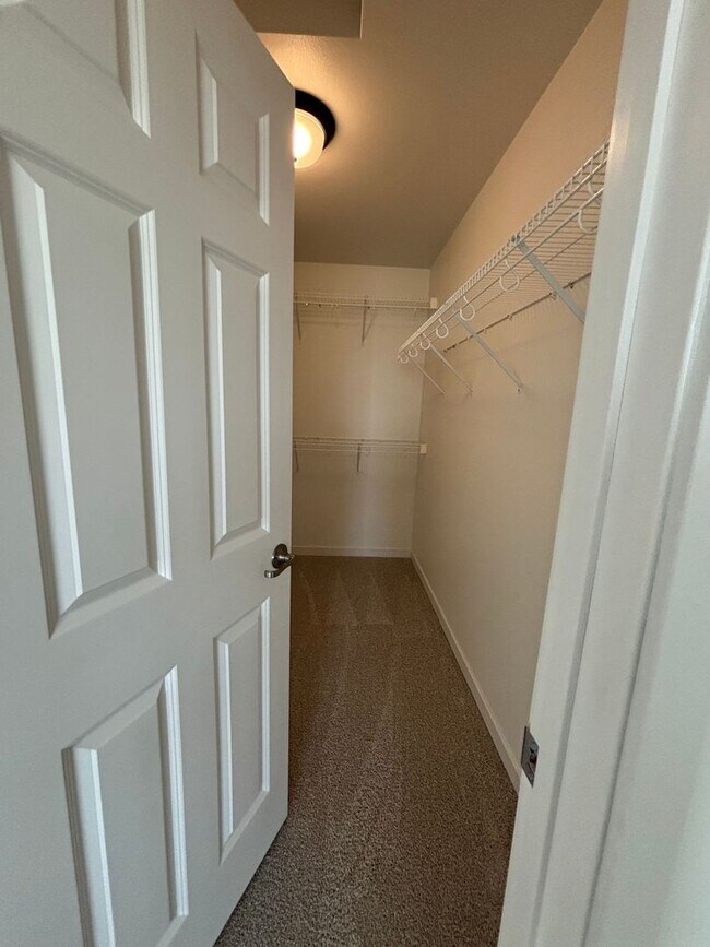 Foto del edificio - 3 Bedroom 3 Bathroom Townhomes