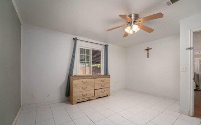Foto del edificio - Up-Dated 3 Bedroom 1.5 Baths Centrally Loc...