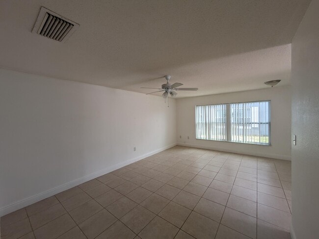 Building Photo - 3645 Barna Ave