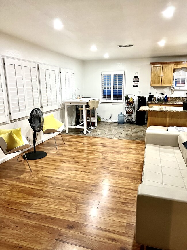 Foto del edificio - 735 E 157th St