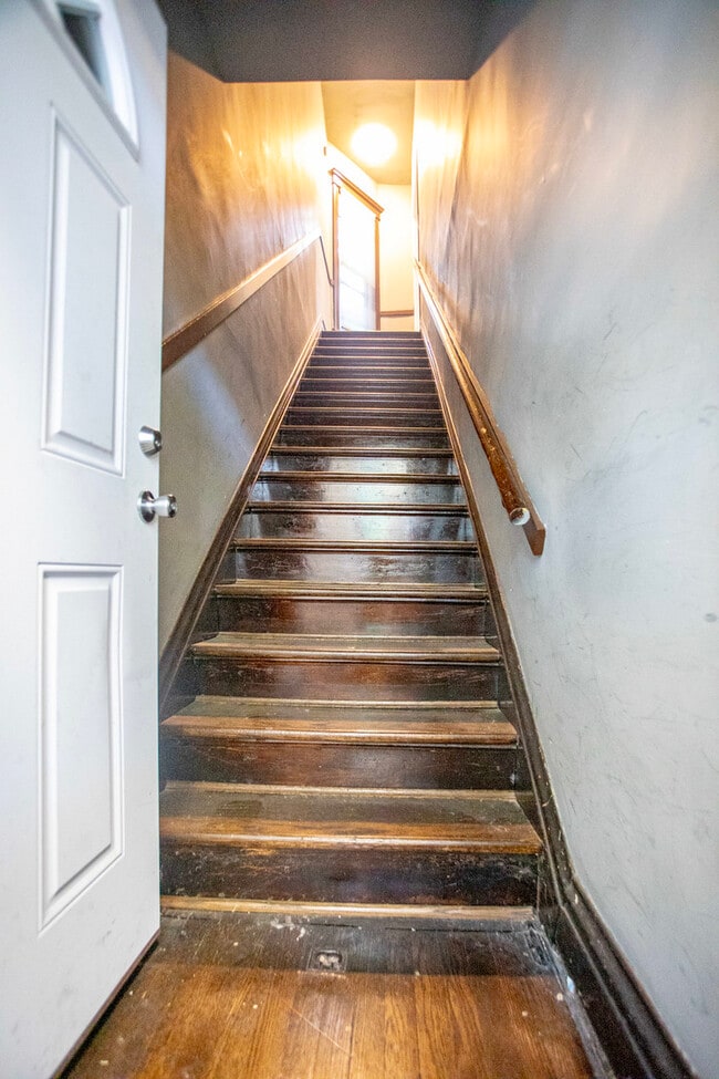 Building Photo - 6434 S Eberhart Ave