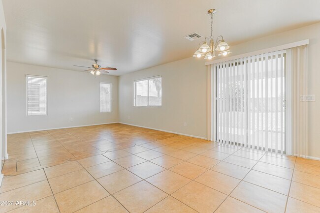 Foto del edificio - 7738 S 47th Ln