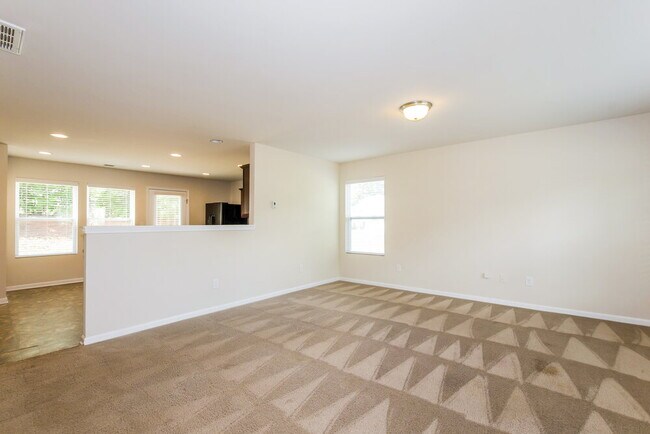 Building Photo - 5605 Twin Brook Dr