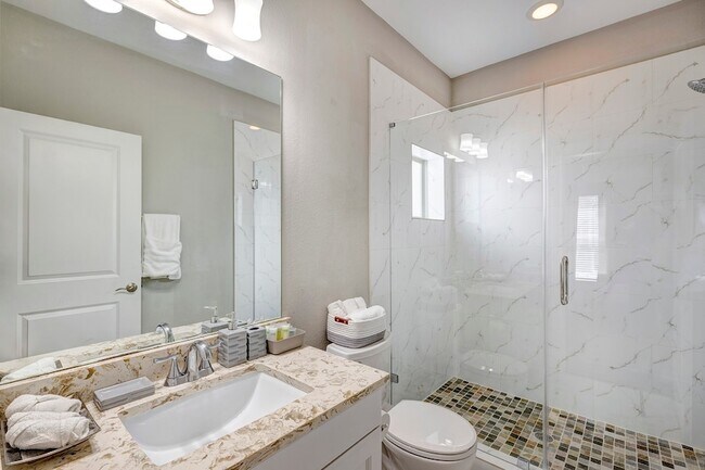 Foto del edificio - 917 W 17th St
