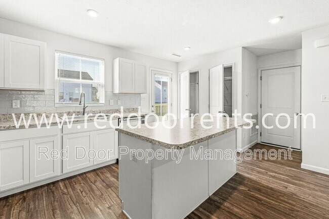 Foto del edificio - 8511 Fownes Ln