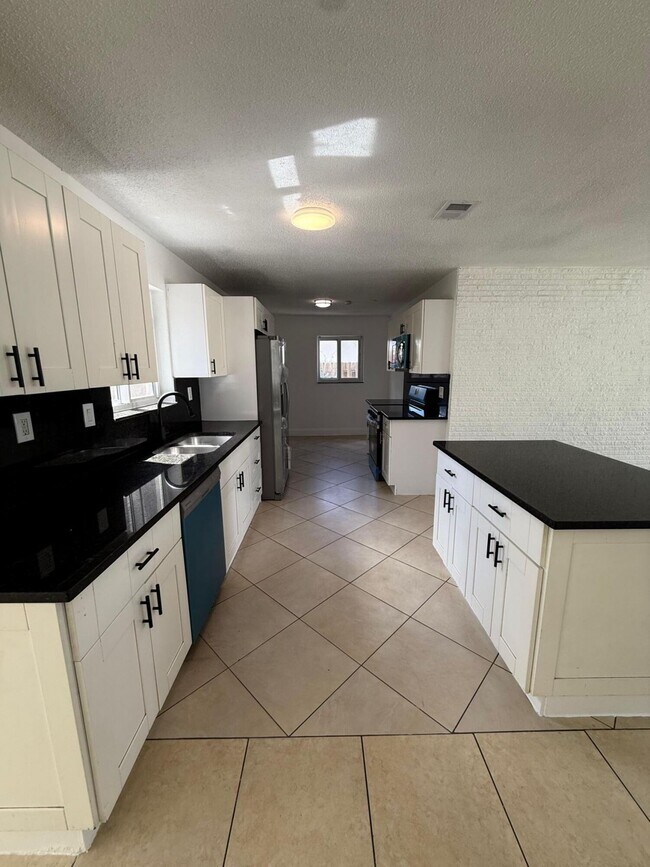 Foto del edificio - 6230 NW 18th Ct