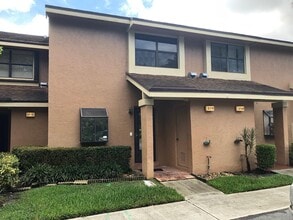 Building Photo - 3711 Carambola Cir N