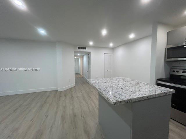 Foto del edificio - 4890 NW 102nd Ave