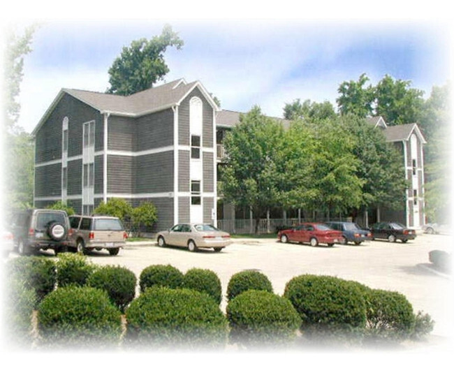 Building Photo - Forest Pointe Apartments