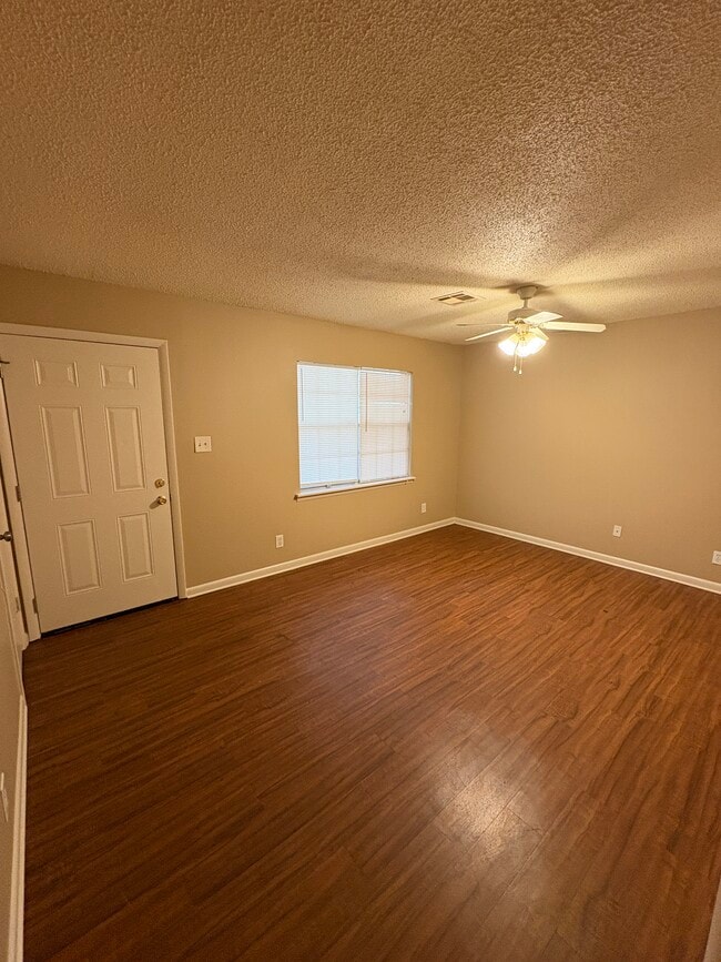 Building Photo - 619 Placid Dr