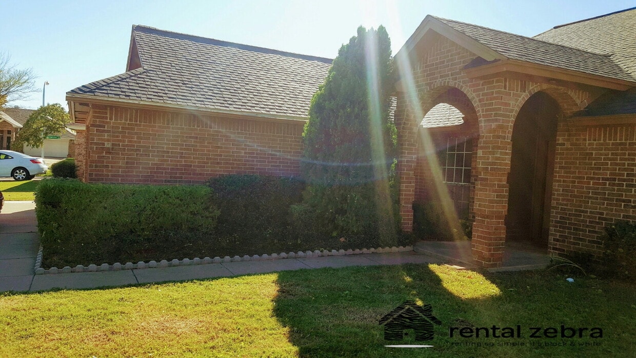$2095 North Fort Worth! FRESH RENOVATIONS,... - $2095 North Fort Worth! FRESH RENOVATIONS,...