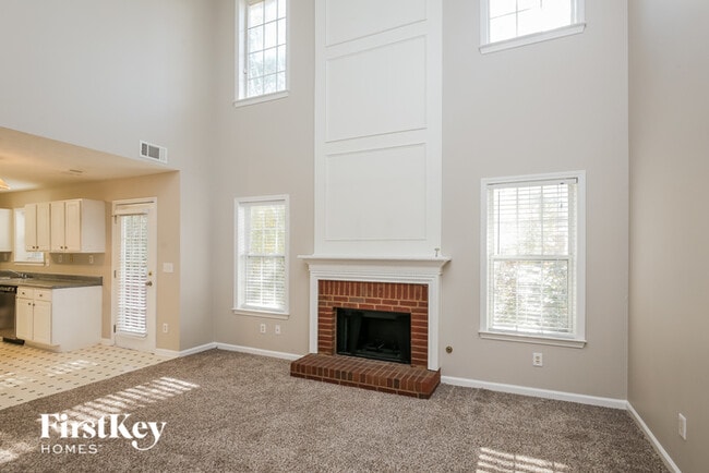 Building Photo - 3390 Northcliff Dr