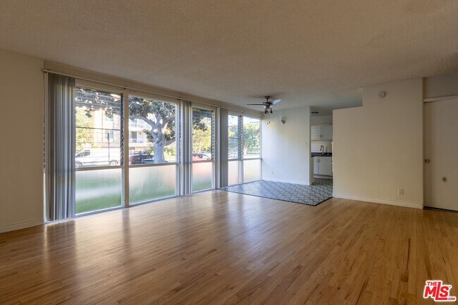 Building Photo - 11133 Rose Ave