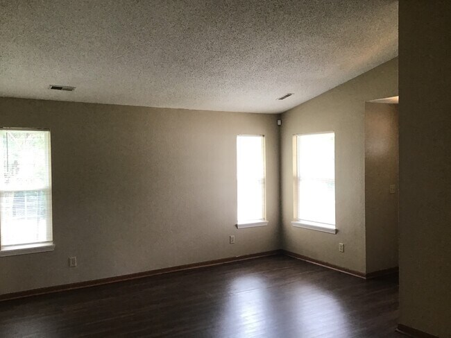 Building Photo - 5944 Liverpool Lane