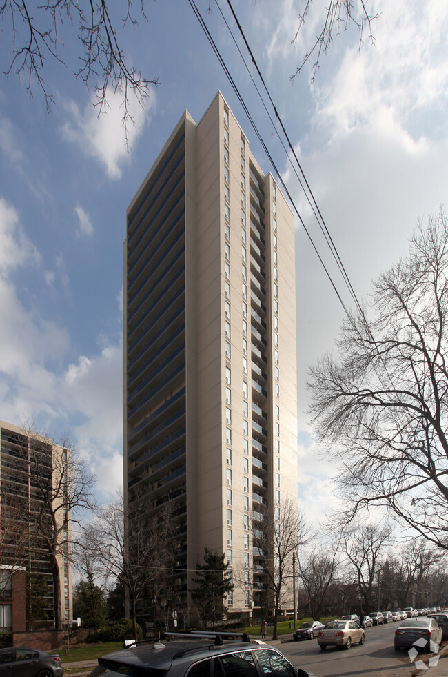 Building Photo - Grenadier Square at High Park Village