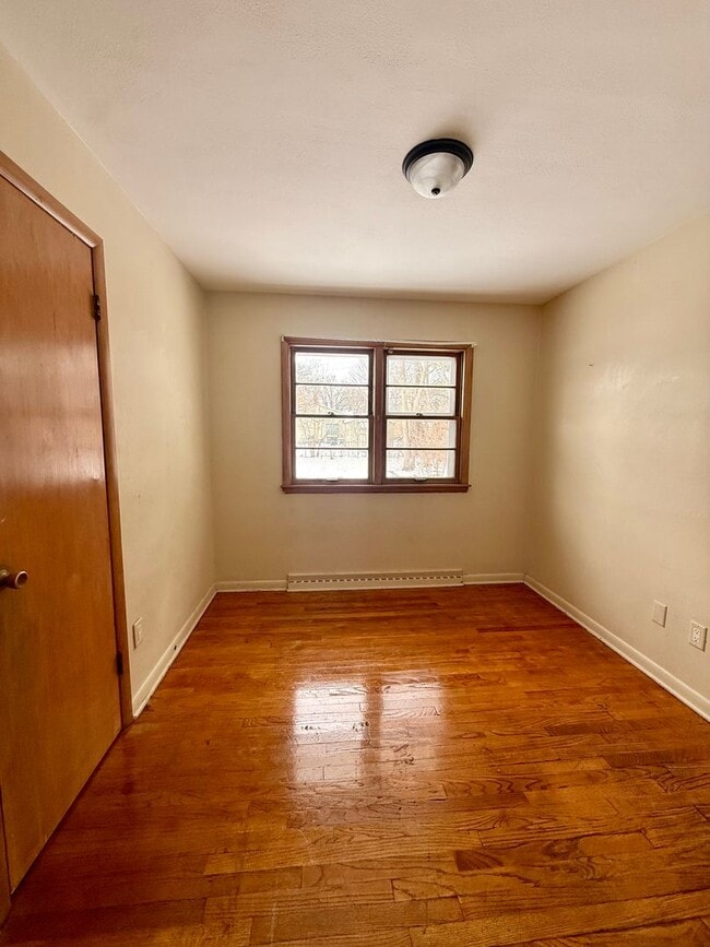 Building Photo - 3 bedroom home