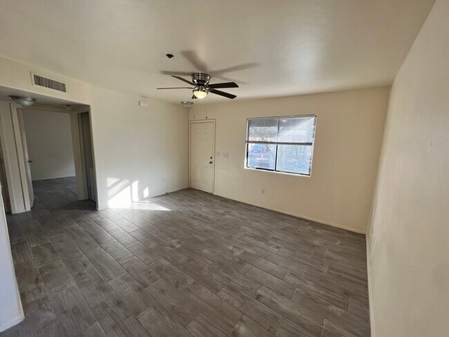 Foto del edificio - For Rent