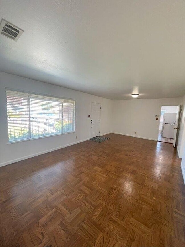 Foto del edificio - Nor Cal Realty, Inc - 3 bedroom 1 bath wit...