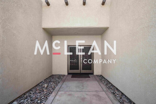 Foto del edificio - 3 Bed & 3 Bath Home with Private Pool & Spa
