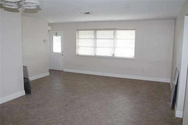 Foto del edificio - 7800 NW 15th Ct