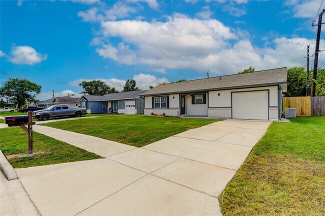 Foto del edificio - 5317 Crestmont St