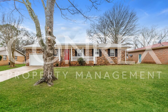 Foto principal - All Brick Ranch Home!