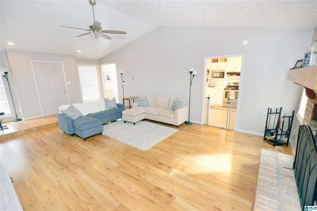 Building Photo - 1620 Mountain Oak Dr