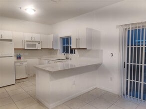 Building Photo - 3928 SW 52nd Ave