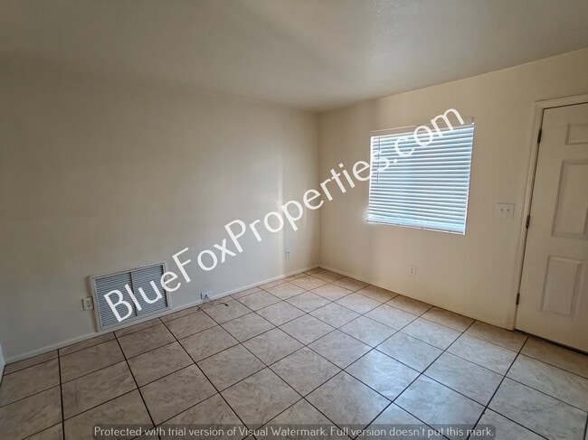 Building Photo - 4120 E Bermuda St