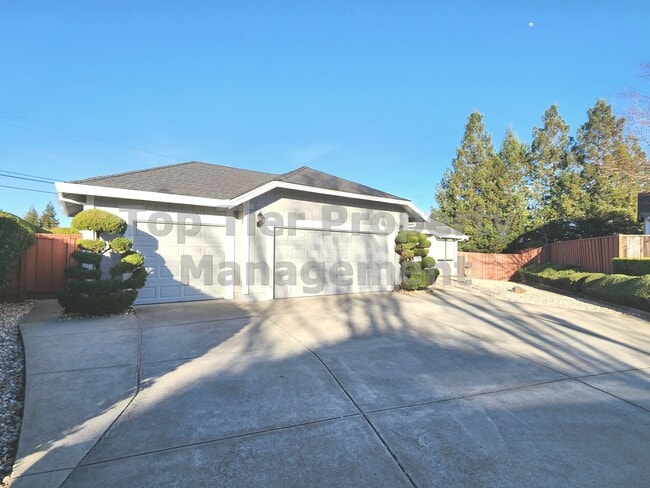 Building Photo - Spacious 4 Bed/2 Bath /1,970 square foot h...
