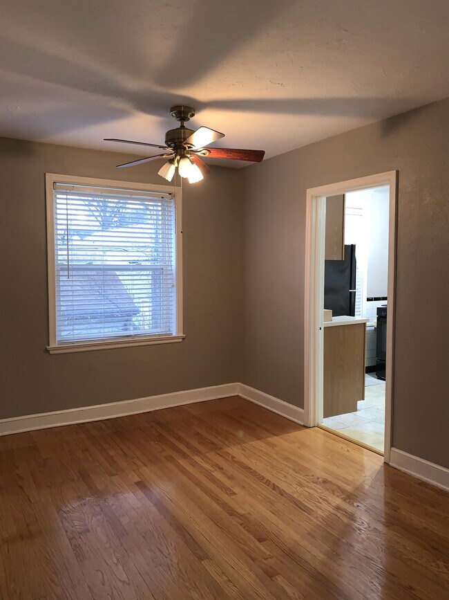 Foto del edificio - 7758 Wise Ave