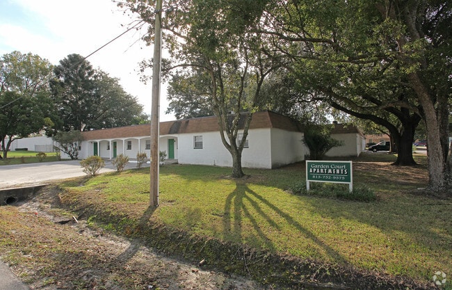 Garden Court Apartments Plant City Fl Building Photo Garden Court Apartments