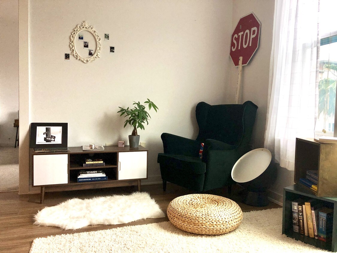 Livingroom - 1900 Barton Springs Rd