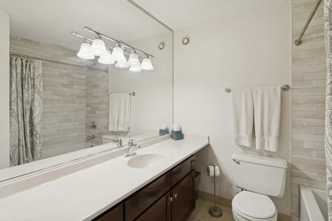 Photo - 30 E Huron St Apartment