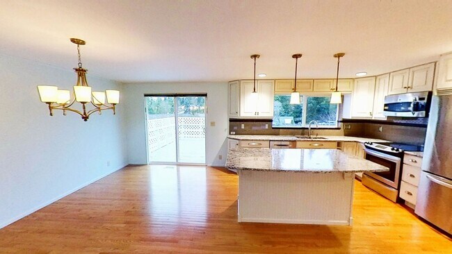 Building Photo - Beautiful Home with 4 Bedrooms and 2 Bathrooms Available in September!