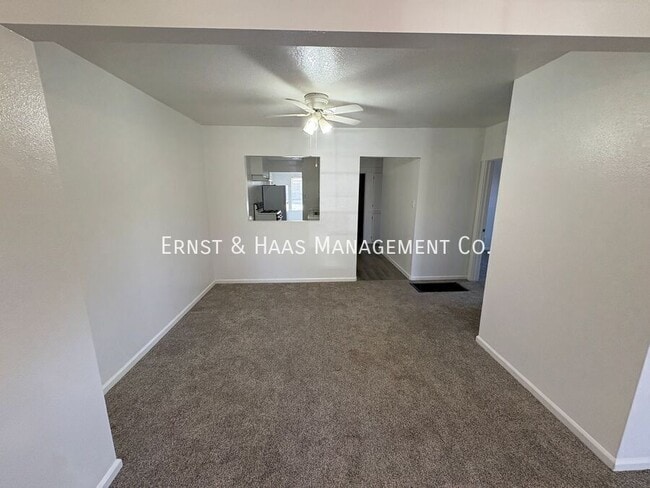 Foto del edificio - 926 Newport Ave