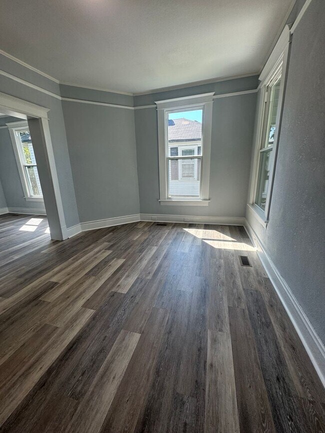 Foto del edificio - Charming 3-Bedroom Cottage With Modern Updates