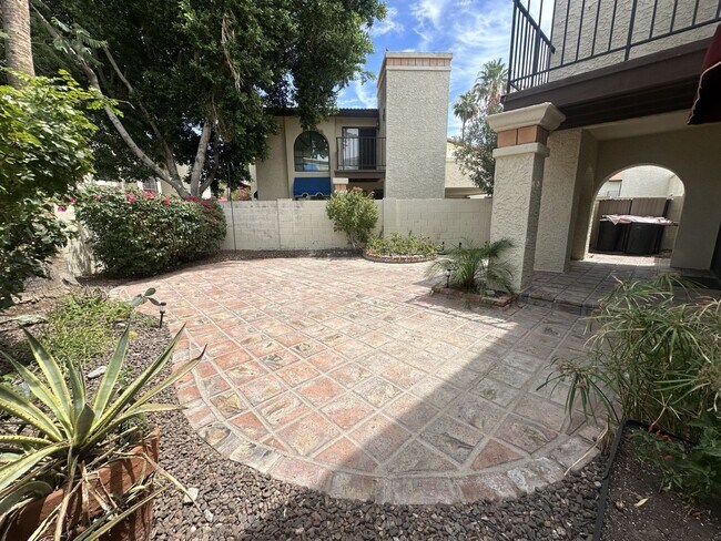 Building Photo - Point South Mountain; Located in the highly desirable Point South Mountain Community, resort styl...