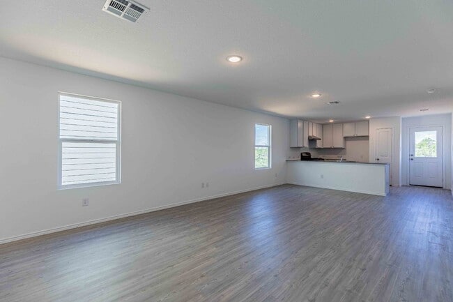 Building Photo - 9143 Coronal Rings