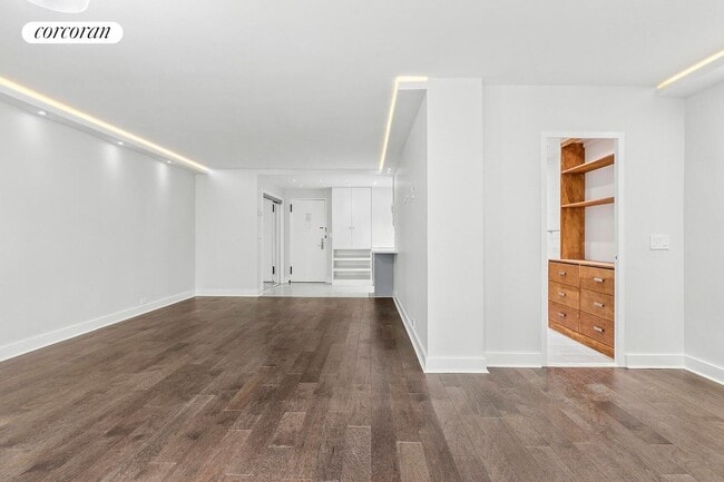 Building Photo - 77 W 55th St