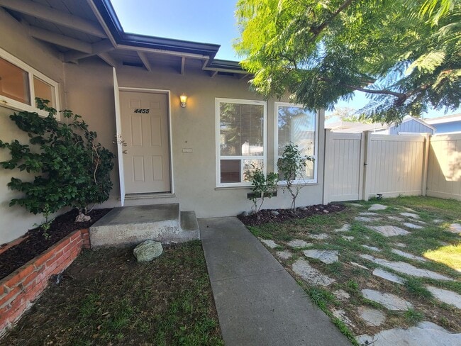 Foto del edificio - Spacious Ocean Beach 2 bed 1 bath just a f...