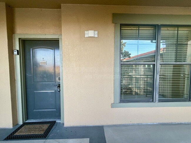 Building Photo - 909 Charo Pkwy