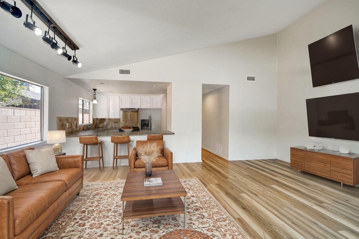 Foto principal - 7134 1/2 Yarmouth Ave