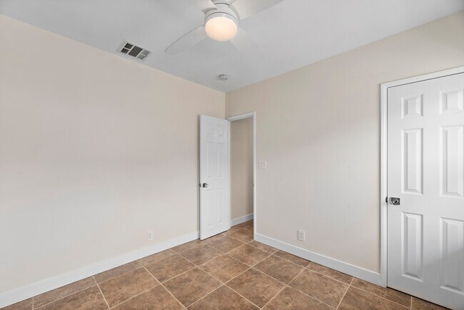 Building Photo - 3309 Highland Ave