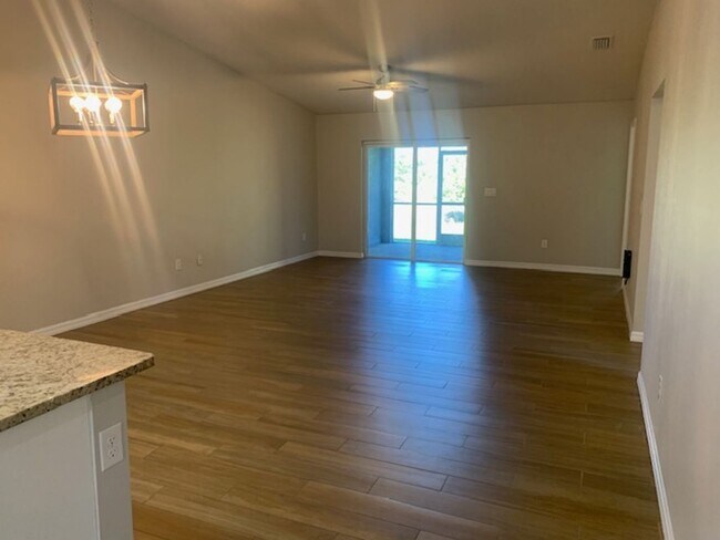 Foto del edificio - Duplex Unit