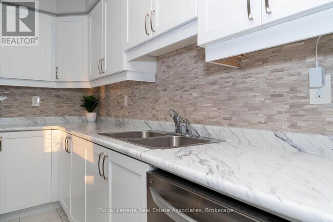 Building Photo - 111 Gore Ct