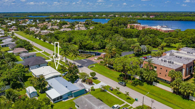 Foto del edificio - Close to Tarpon Bay in Sandpiper area of P...