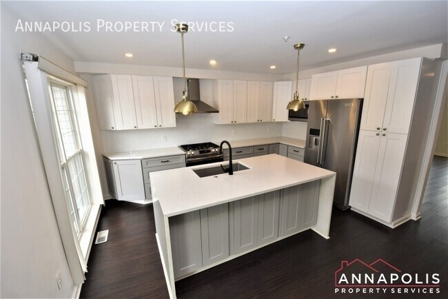 Building Photo - 638 howards loop